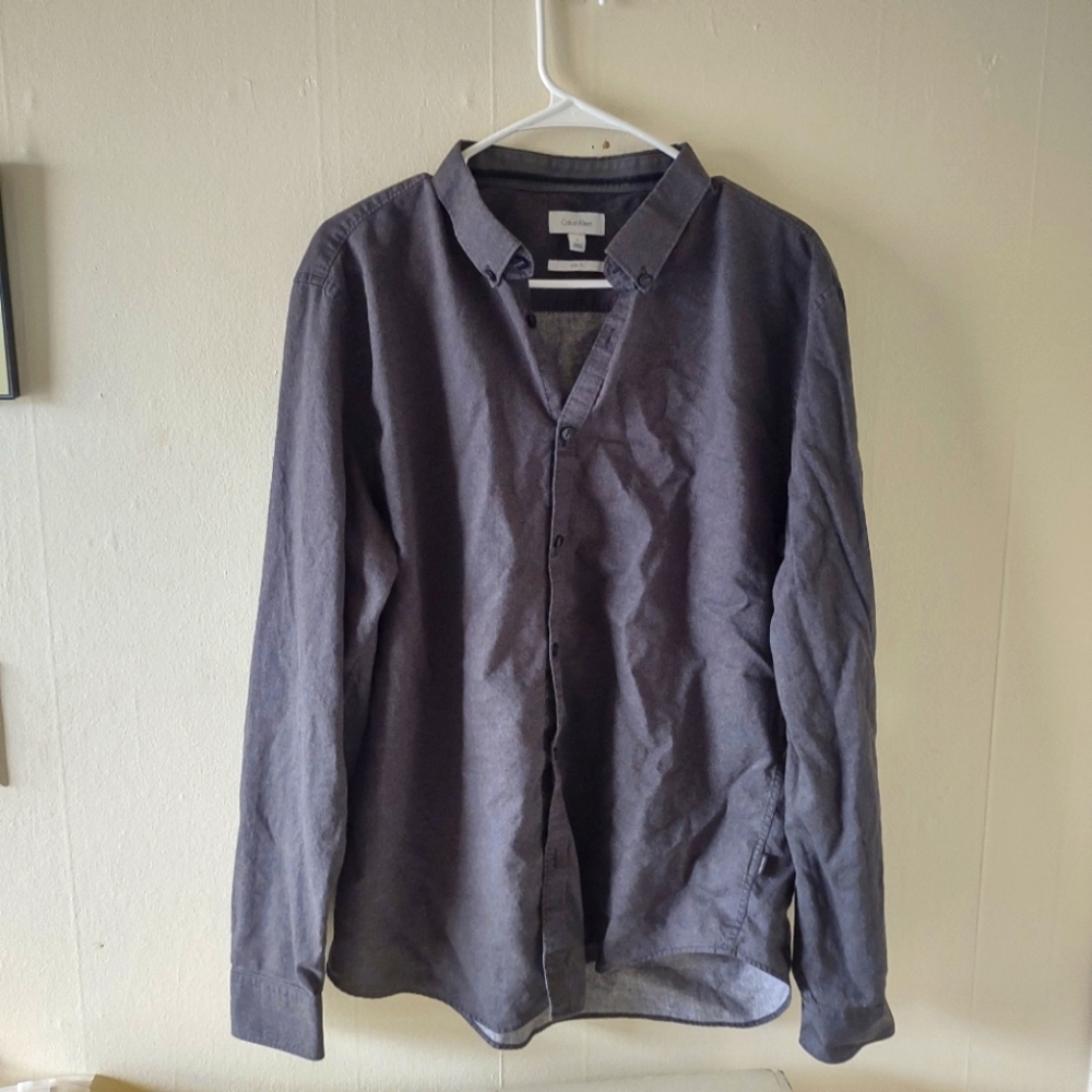 Men's Calvin Klein button down shirt size XL slim fit